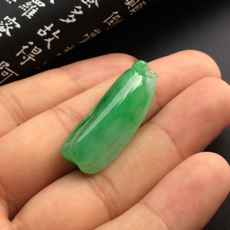 （超值推荐）糯冰种翠色福瓜挂件