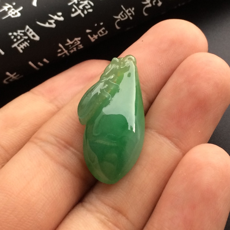 （超值推荐）糯冰种飘翠福瓜挂件