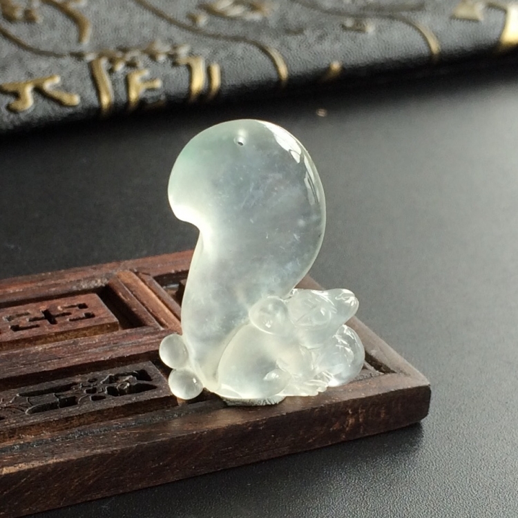(超值推荐)冰种淡晴水松鼠挂件