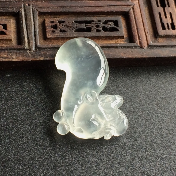 (超值推荐)冰种淡晴水松鼠挂件