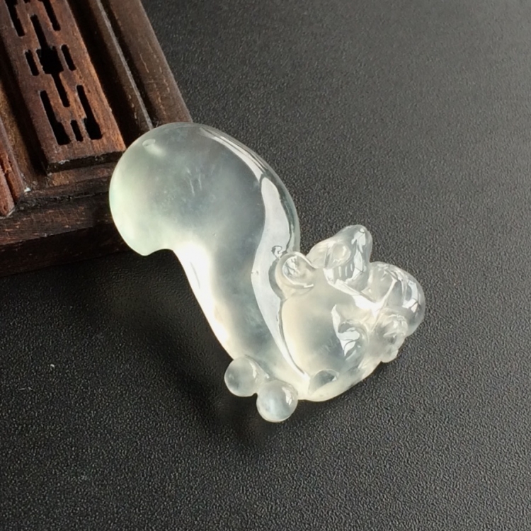 (超值推荐)冰种淡晴水松鼠挂件