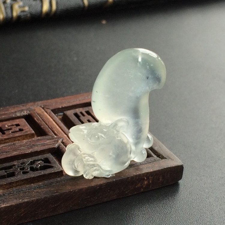 (超值推荐)冰种淡晴水松鼠挂件