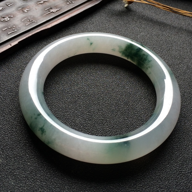 （超值推荐）糯冰种飘花圆条手镯（54.2mm）