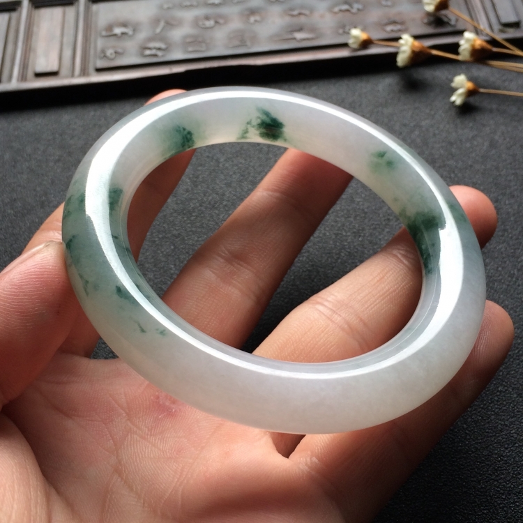 （超值推荐）糯冰种飘花圆条手镯（54.2mm）