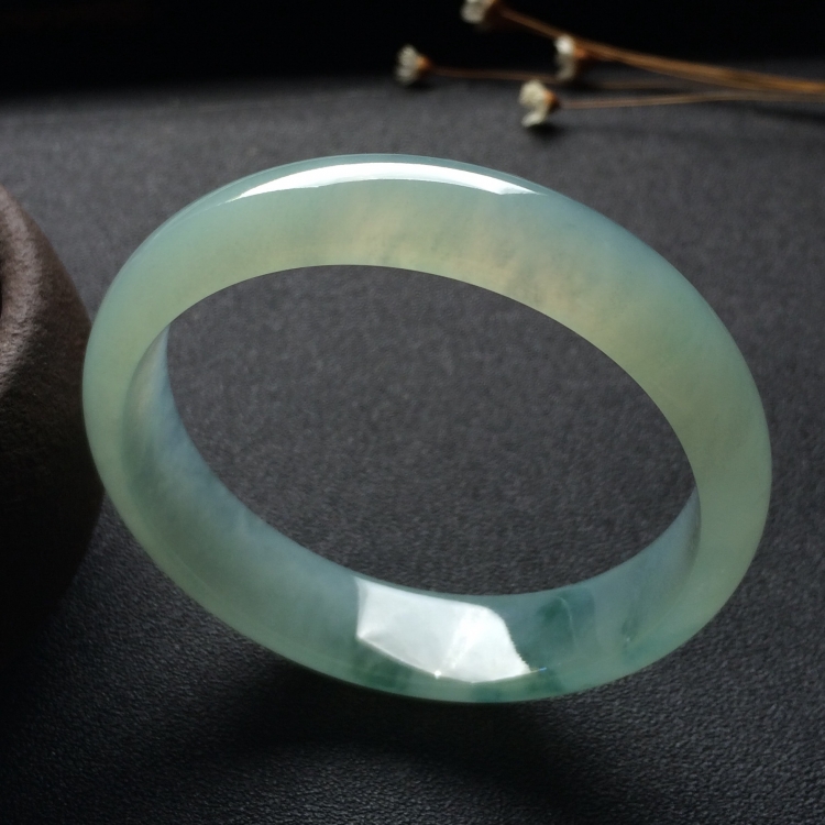 （超值推荐）冰种飘花手镯（56.8mm）