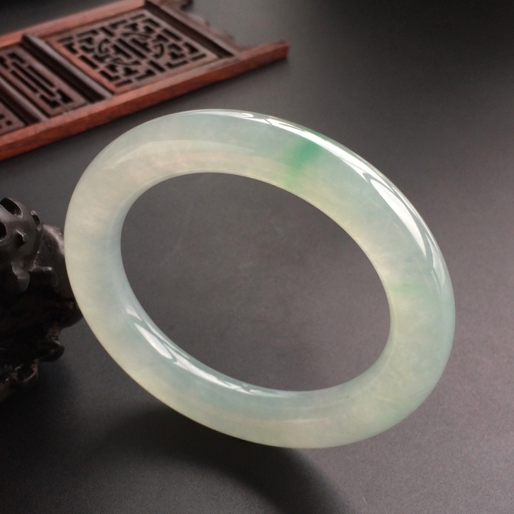 (超值推荐)冰种晴水略飘绿花圆条手镯(54mm)