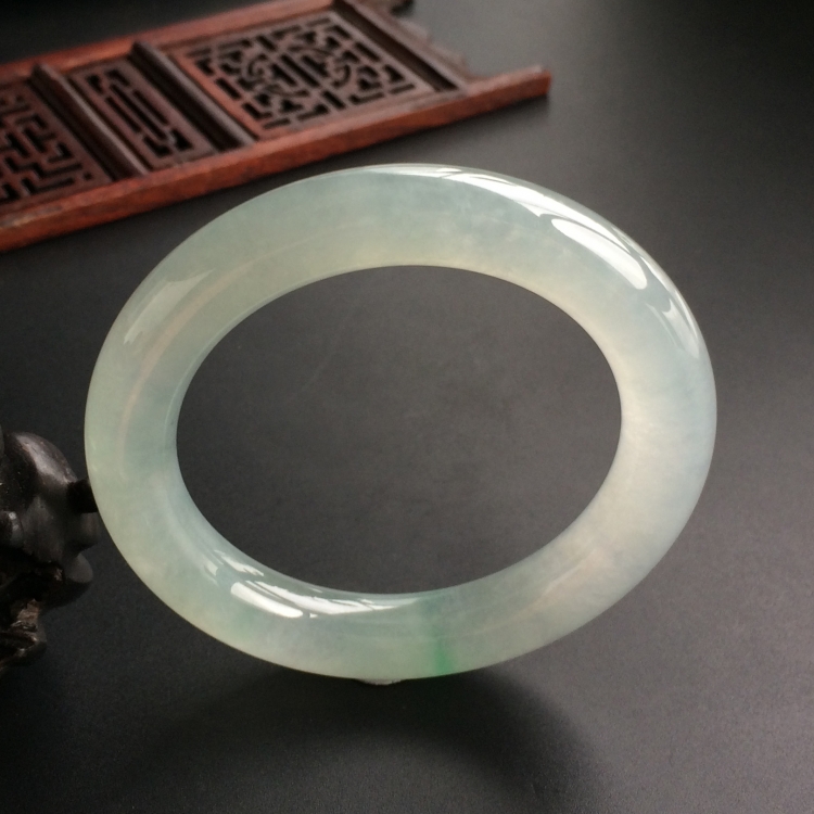 (超值推荐)冰种晴水略飘绿花圆条手镯(54mm)