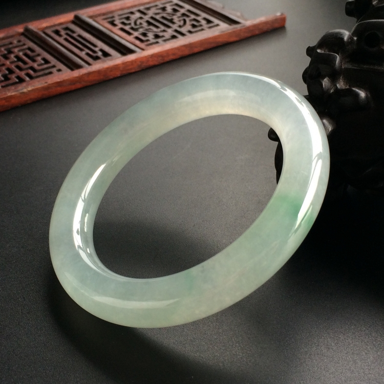 (超值推荐)冰种晴水略飘绿花圆条手镯(54mm)