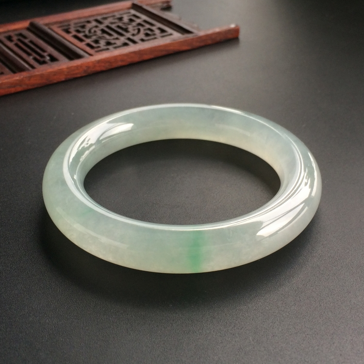 (超值推荐)冰种晴水略飘绿花圆条手镯(54mm)
