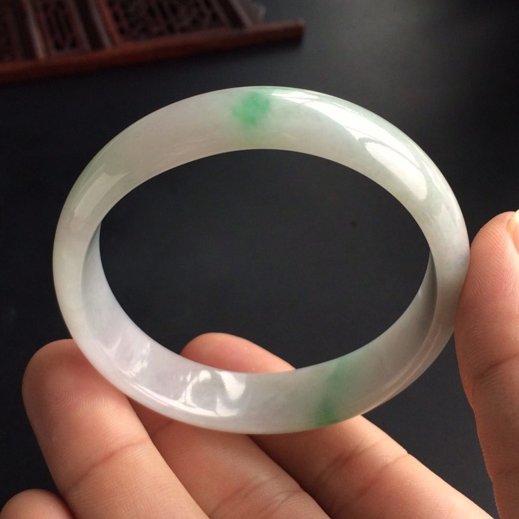 (超值推荐)糯冰种飘翠贵妃镯(54.2mm-50.4mm)