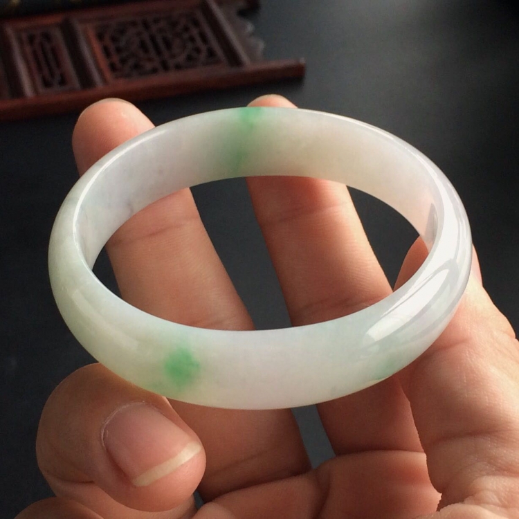 (超值推荐)糯冰种飘翠贵妃镯(54.2mm-50.4mm)