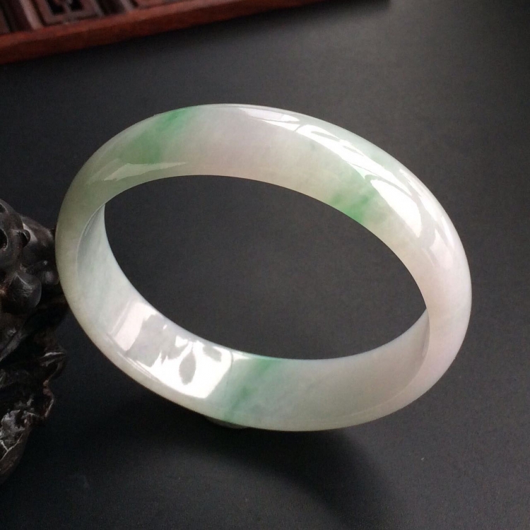 (超值推荐)糯冰种飘翠贵妃镯(54.2mm-50.4mm)