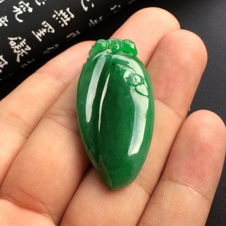 （超值推荐）糯冰种深绿福瓜挂件
