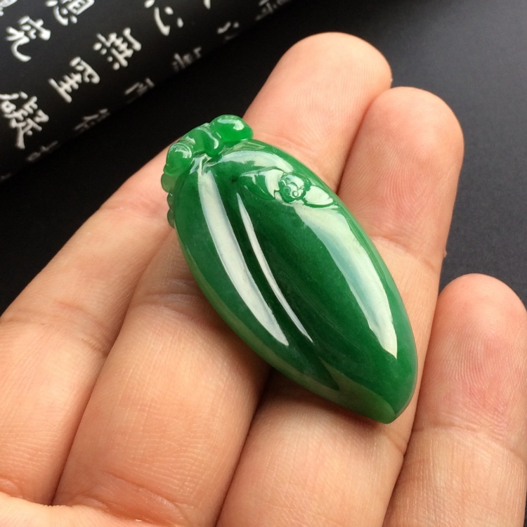 （超值推荐）糯冰种深绿福瓜挂件