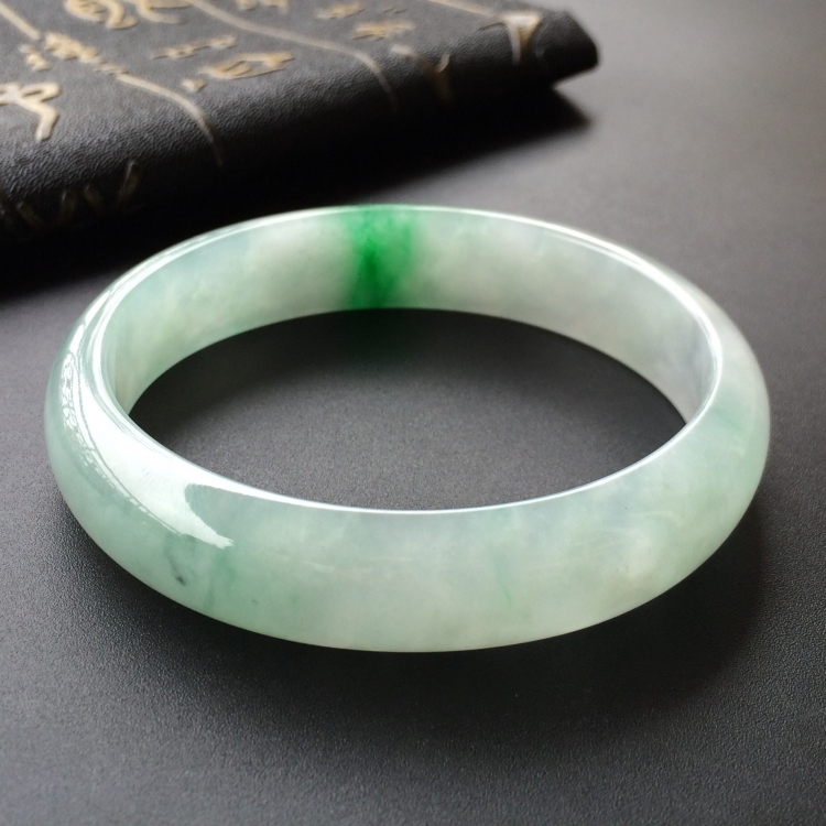 (超值推荐)糯冰种飘阳绿贵妃手镯(54.2mm-48.4mm)