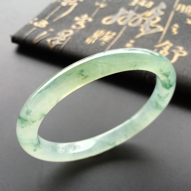 (超值推荐)冰种飘花贵妃手镯(53.7mm-46.5mm)