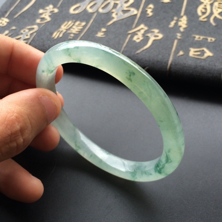 (超值推荐)冰种飘花贵妃手镯(53.7mm-46.5mm)