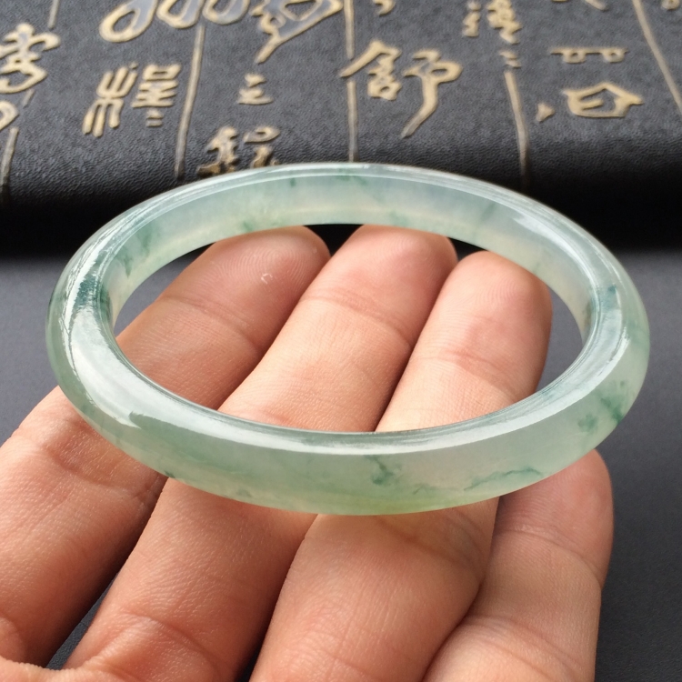 (超值推荐)冰种飘花贵妃手镯(53.7mm-46.5mm)