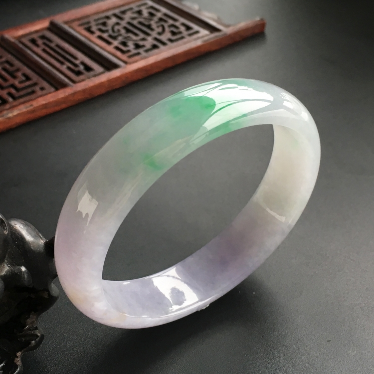 (超值推荐)糯冰种春带彩贵妃镯(57.6mm-50.3mm)