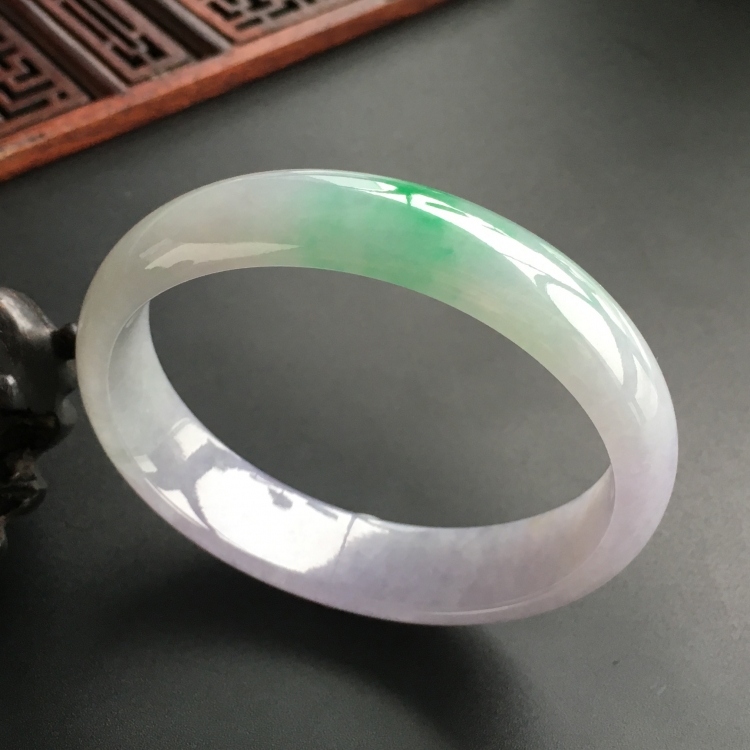 (超值推荐)糯冰种春带彩贵妃镯(57.6mm-50.3mm)