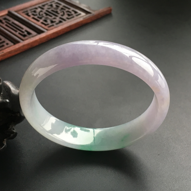 (超值推荐)糯冰种春带彩贵妃镯(57.6mm-50.3mm)