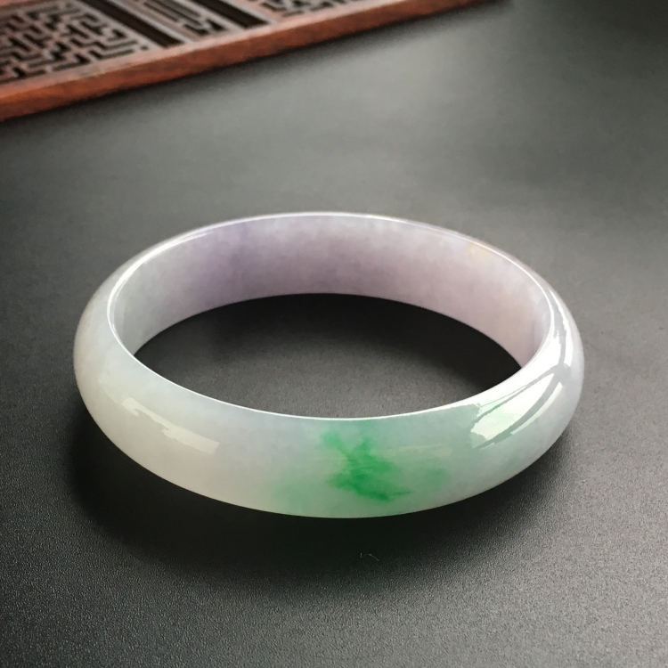(超值推荐)糯冰种春带彩贵妃镯(57.6mm-50.3mm)