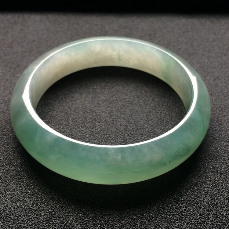（超值推荐）冰种略飘花手镯（56.2mm）