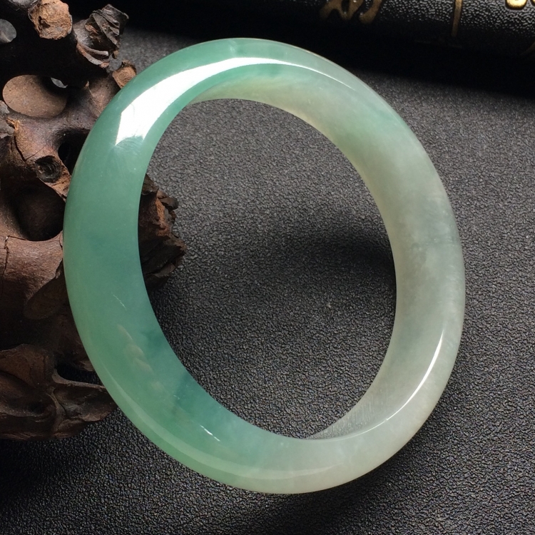（超值推荐）冰种略飘花手镯（56.2mm）