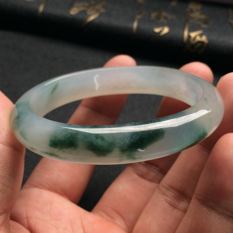 （超值推荐）冰种飘花贵妃镯（53mm-46.9mm）