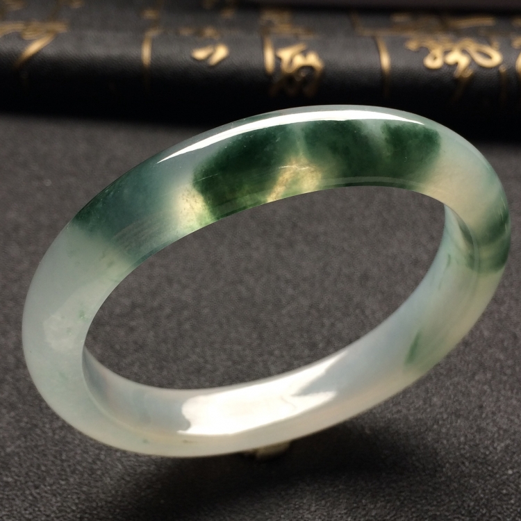 （超值推荐）冰种飘花贵妃镯（53mm-46.9mm）