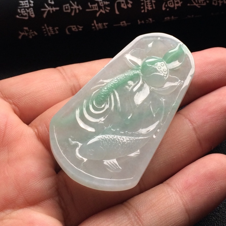（超值推荐）糯冰种略飘花年年有余挂件