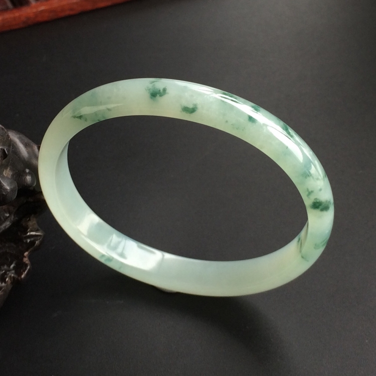 (超值推荐)糯冰种飘花贵妃镯(54.8mm-47.9mm)