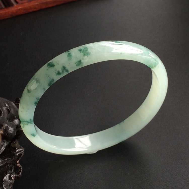 (超值推荐)糯冰种飘花贵妃镯(54.8mm-47.9mm)
