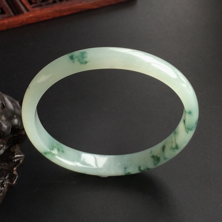 (超值推荐)糯冰种飘花贵妃镯(54.8mm-47.9mm)