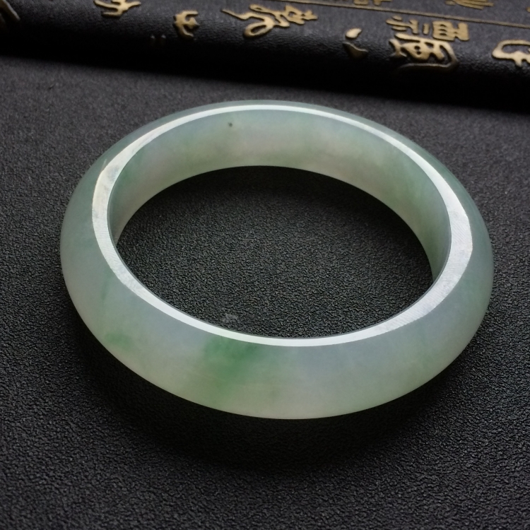 （超值推荐）糯冰种略飘花手镯（57.8mm）