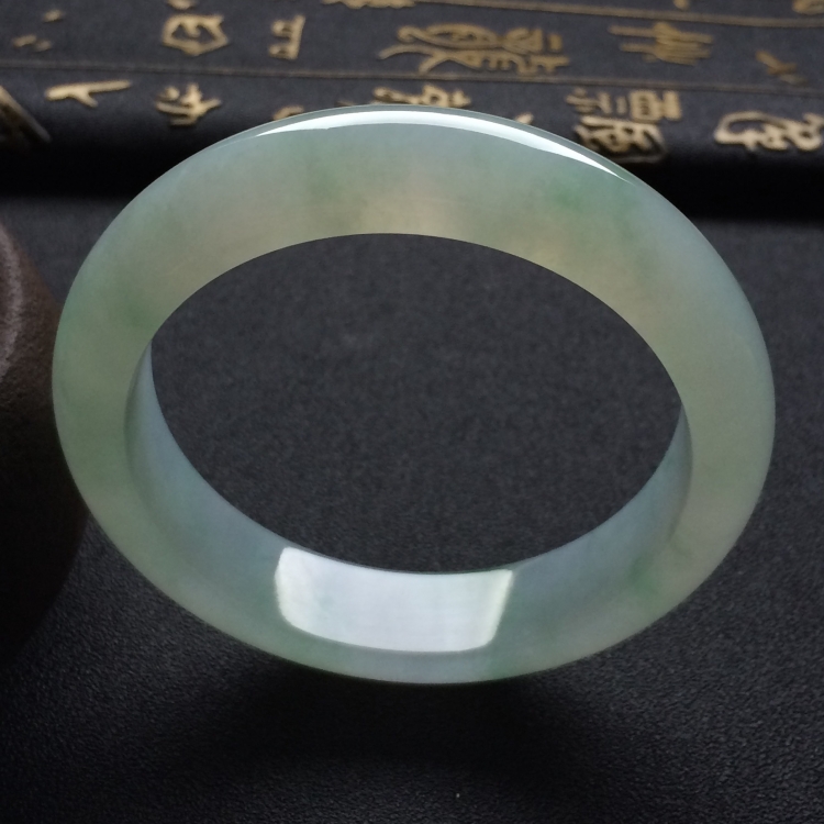 （超值推荐）糯冰种略飘花手镯（57.8mm）