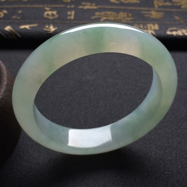 （超值推荐）糯冰种略飘花手镯（57.8mm）