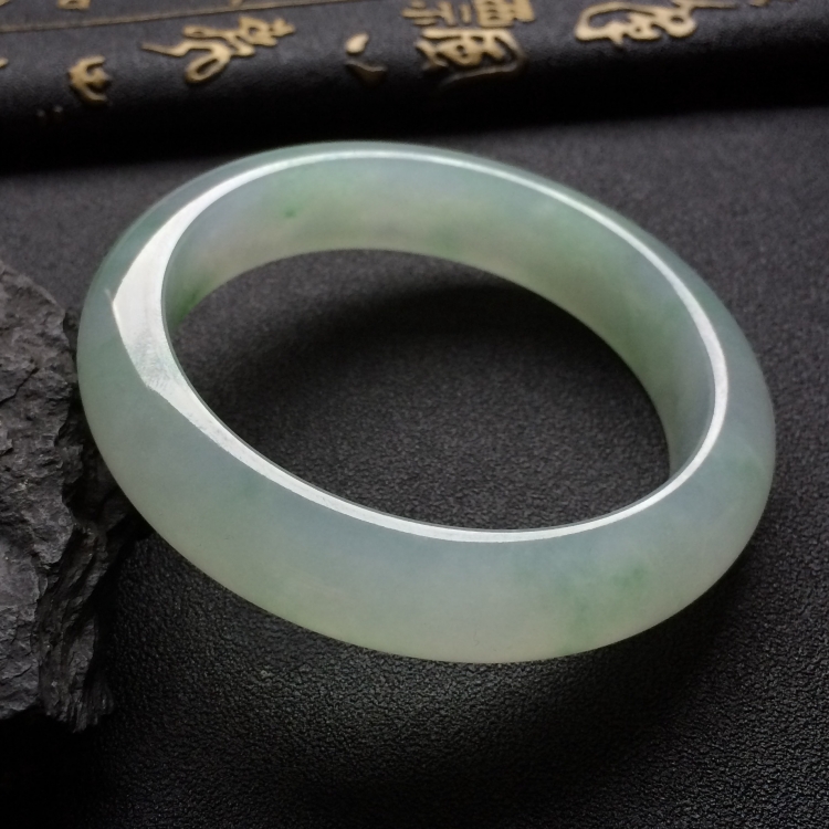 （超值推荐）糯冰种略飘花手镯（57.8mm）