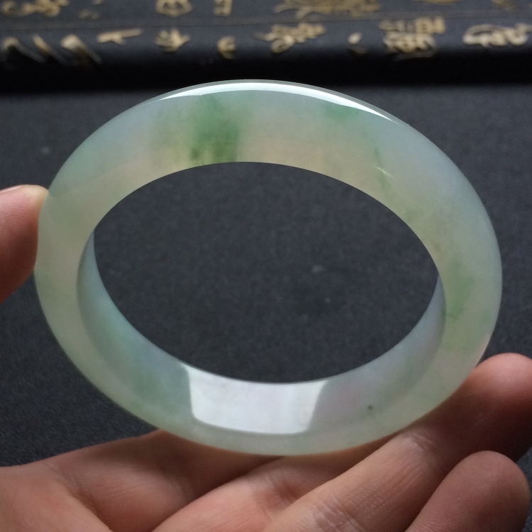 （超值推荐）糯冰种略飘花手镯（57.8mm）