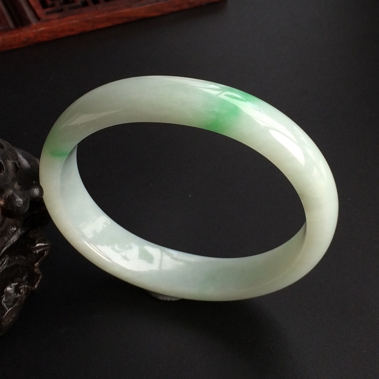 (超值推荐)糯冰种飘翠贵妃镯(55mm-47.8mm)