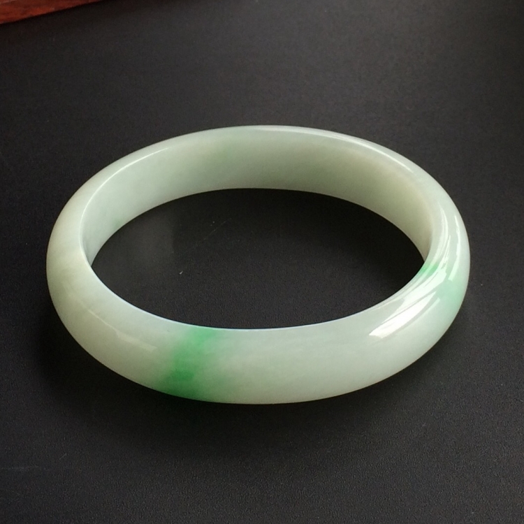 (超值推荐)糯冰种飘翠贵妃镯(55mm-47.8mm)