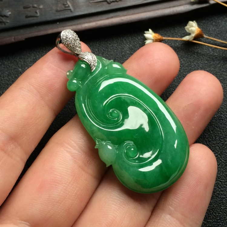 （超值推荐）糯冰种阳绿如意挂件