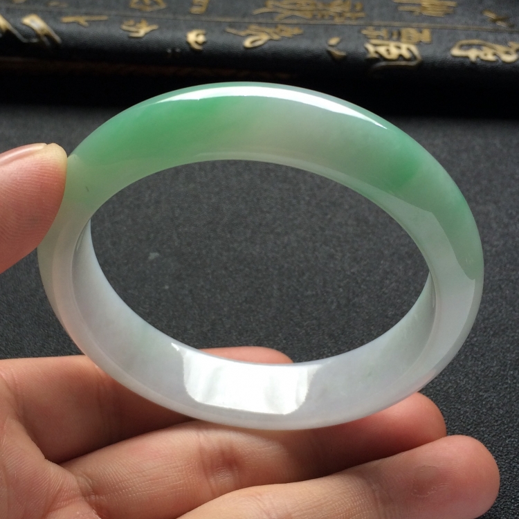 （超值推荐）糯冰种绿晴水手镯（57.5mm）