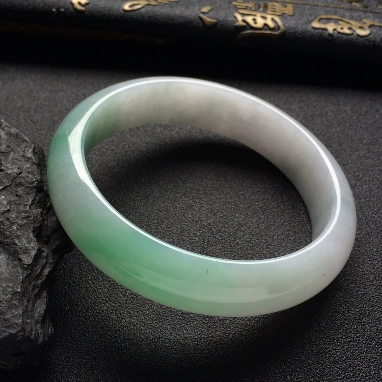 （超值推荐）糯冰种绿晴水手镯（57.5mm）