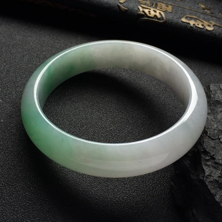 （超值推荐）糯冰种绿晴水手镯（57.5mm）