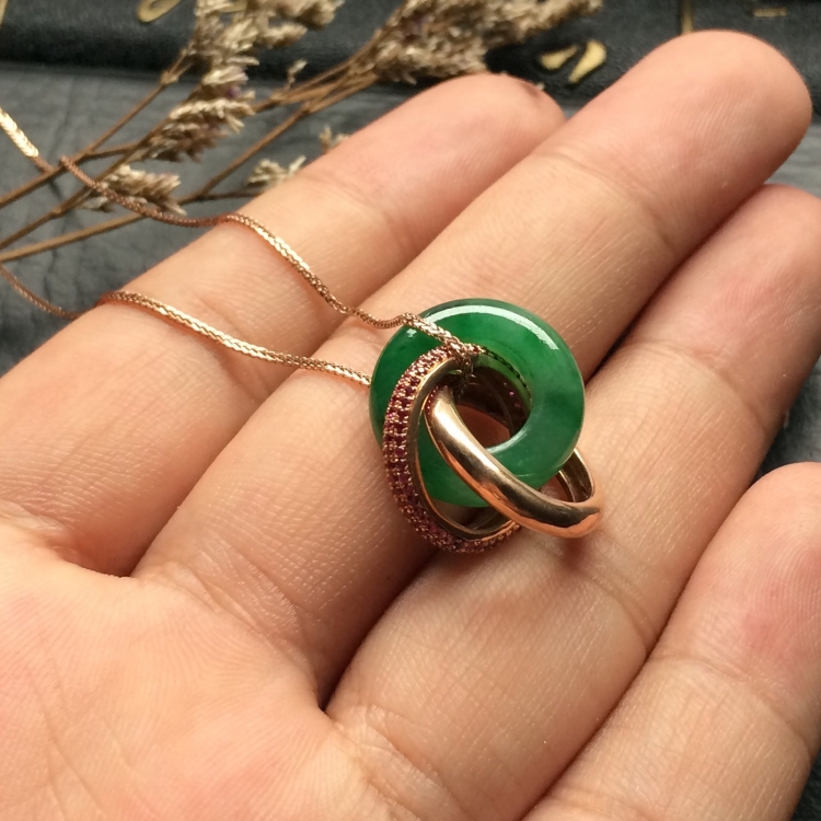 （超值推荐）镶玫瑰金红宝糯冰种翠色平安环胸坠