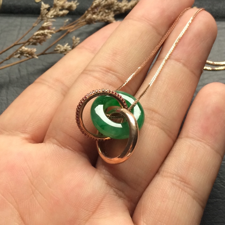 （超值推荐）镶玫瑰金红宝糯冰种翠色平安环胸坠