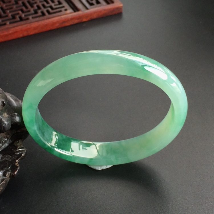 (超值推荐)糯冰种飘花贵妃镯(54.5mm-45.8mm)