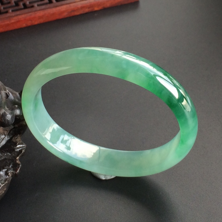 (超值推荐)糯冰种飘花贵妃镯(54.5mm-45.8mm)
