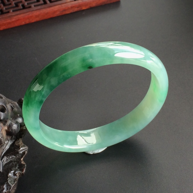 (超值推荐)糯冰种飘花贵妃镯(54.5mm-45.8mm)